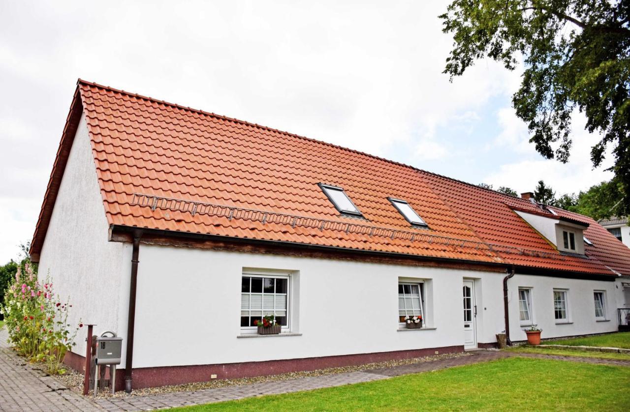 Ferienwohnungen Auf Dem Pommernhof Samtens Bagian luar foto